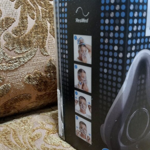 AirTouch F20 Full Face with Headgear(Medium, New-In Box) - Picture 4 of 8